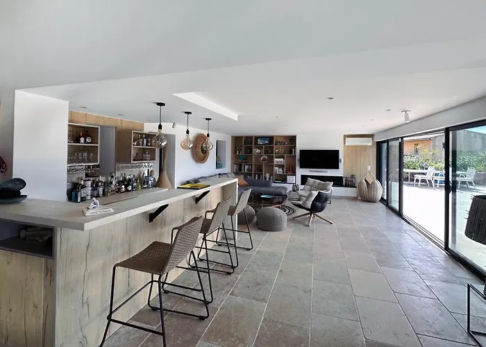 Villa Luxury House, St Tropez 20mns! Stunning View, Serene & Private Grimaud