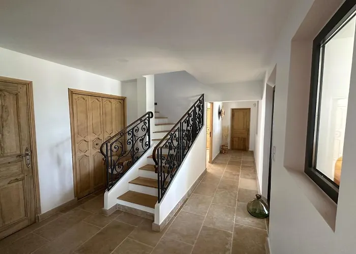 Luxury House, St Tropez 20mns! Stunning View, Serene & Private Villa Grimaud
