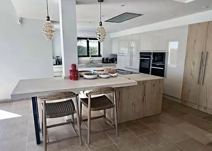 Luxury House, St Tropez 20mns! Stunning View, Serene & Private