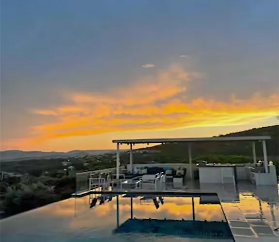 Villa Luxury House, St Tropez 20mns! Stunning View, Serene & Private *