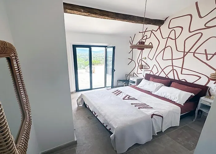 Luxury House, St Tropez 20mns! Stunning View, Serene & Private *